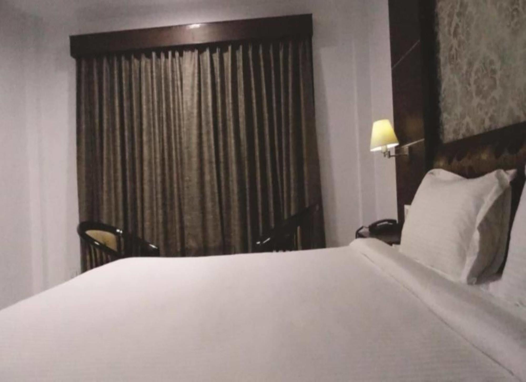 Airport City Hotel Calcutta Extérieur photo