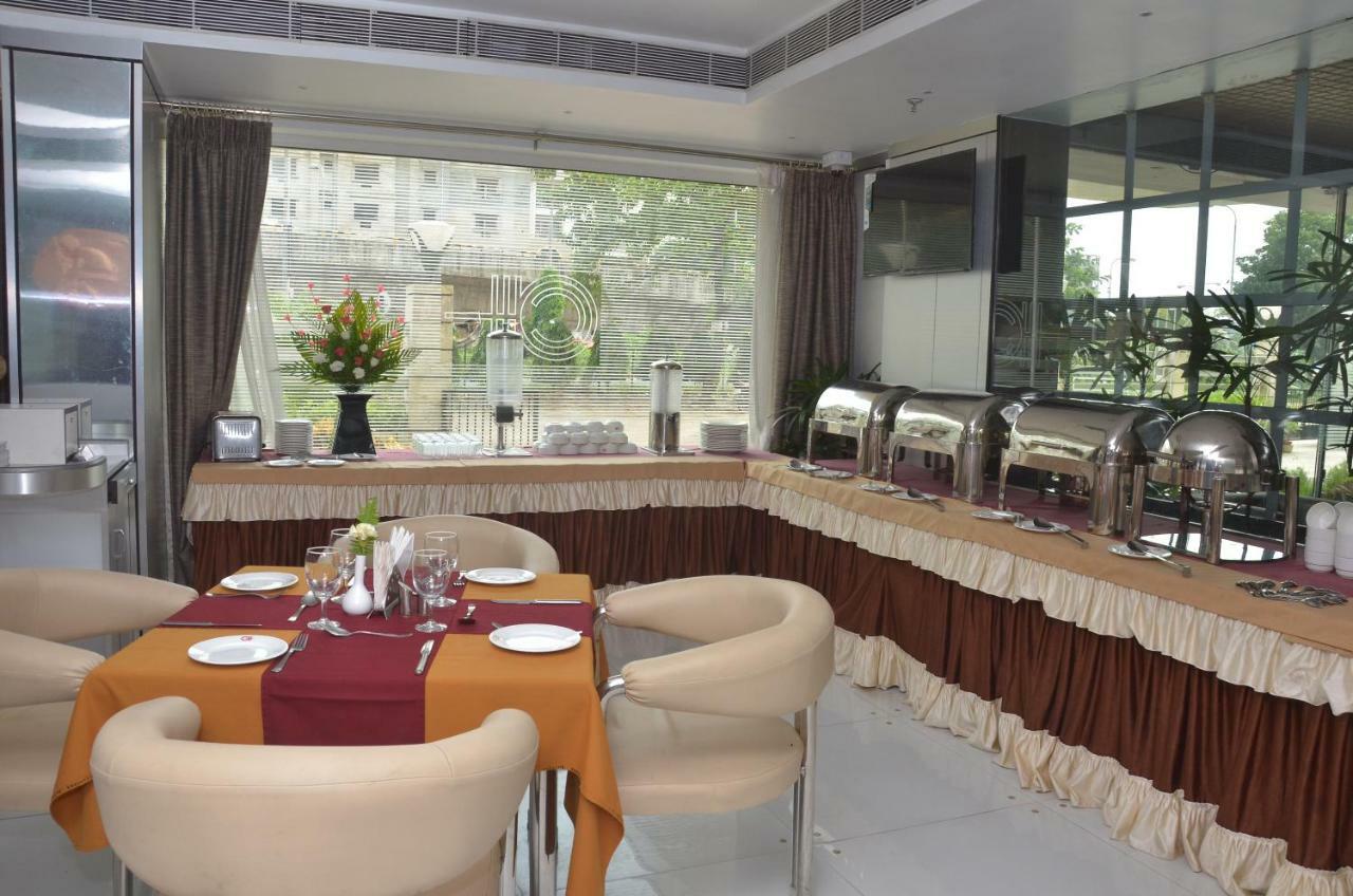 Airport City Hotel Calcutta Extérieur photo