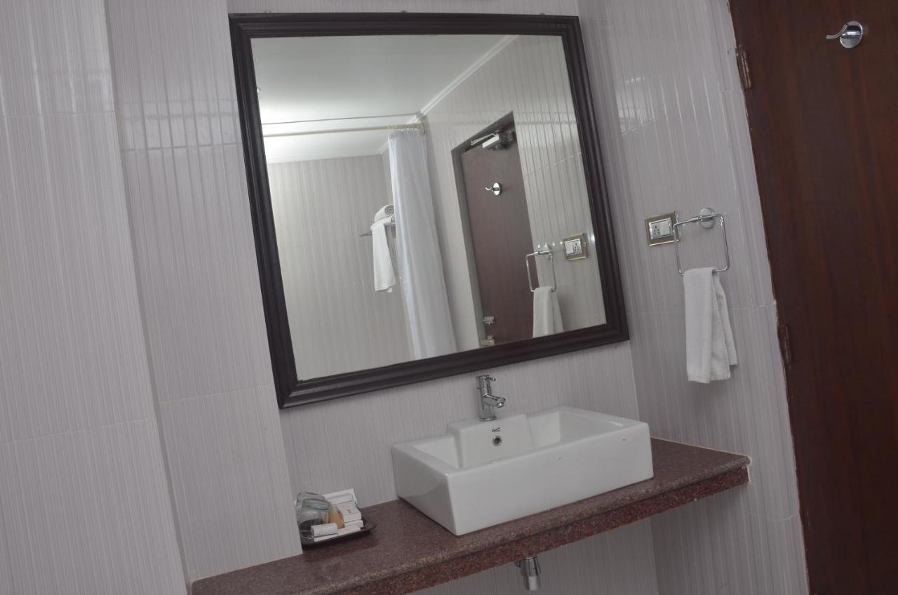 Airport City Hotel Calcutta Extérieur photo